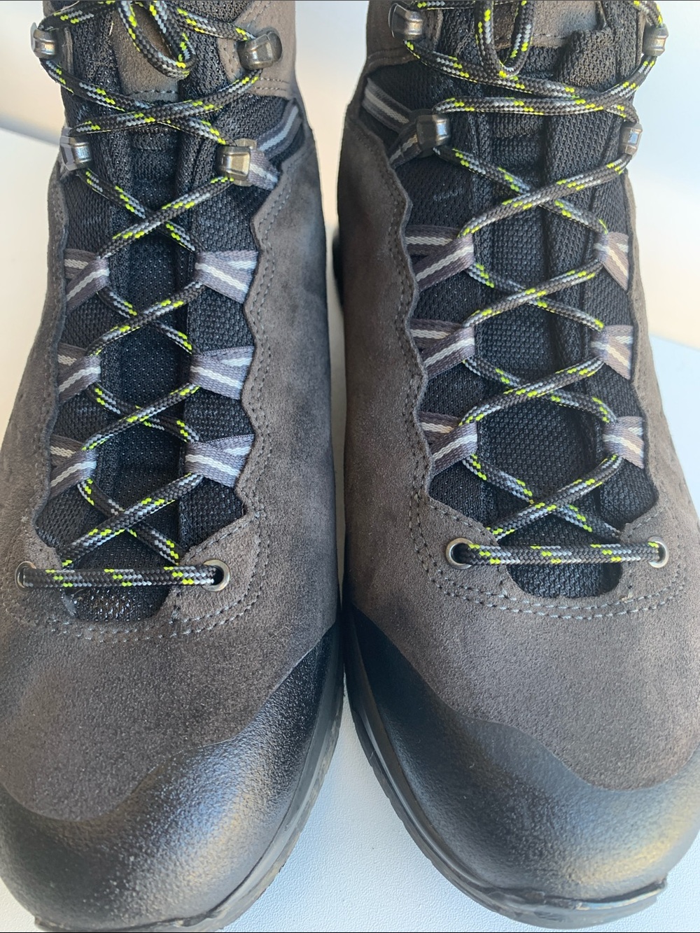 Lowa Explorer 11 GTX Mid hiking Boots Mens 10 1/2 Eu 44 Gortex Waterproof Vibram